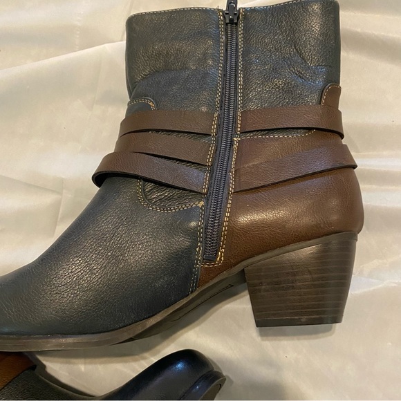 Naturalizer Katrina ladies boots navy blue with brown straps Size 11W NWOT - Picture 2 of 10